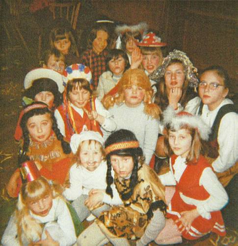 Die Dorfjugend beim Kinderfasching