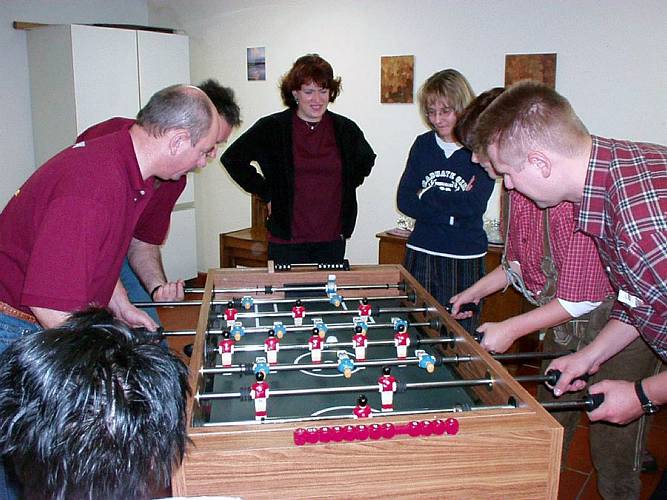 Kickern im Gemeindehaus