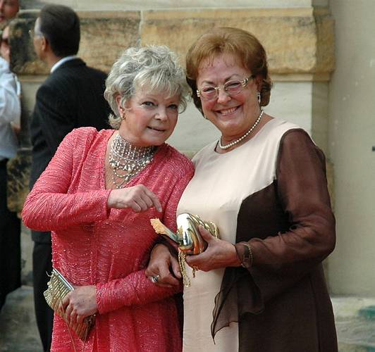 Schauspielerin Grit Boettcher und Lore Strack