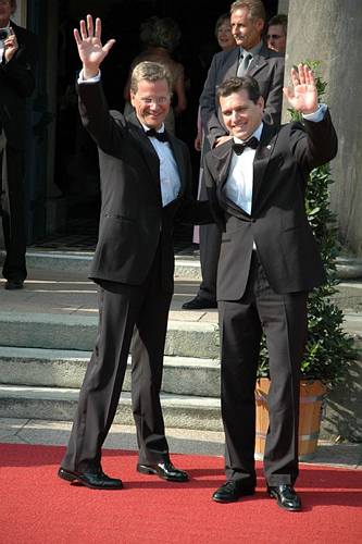 FCP-Chef Guido Westerwelle mit Lebensgef�hrten Michel Mronz