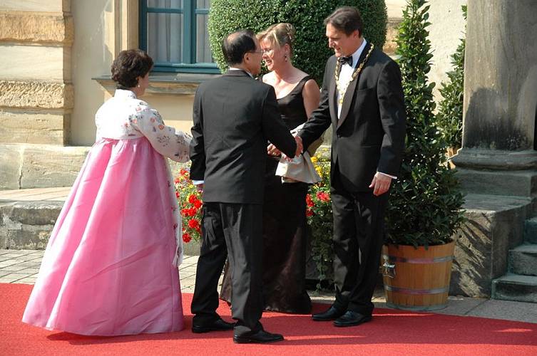 Der Oberb�rgermeister begr��t Botschafter Takano