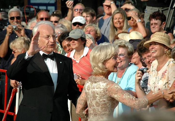 Edmund Stoiber genie�t das 