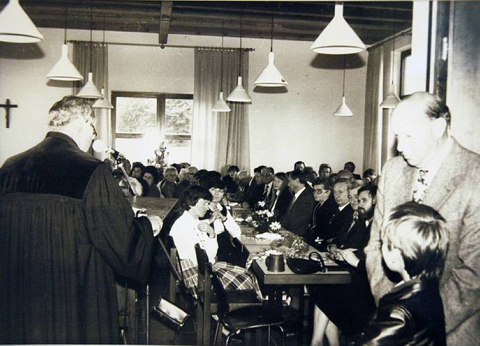 Feier im Gemeindehaus - ein Bild von fr�her
