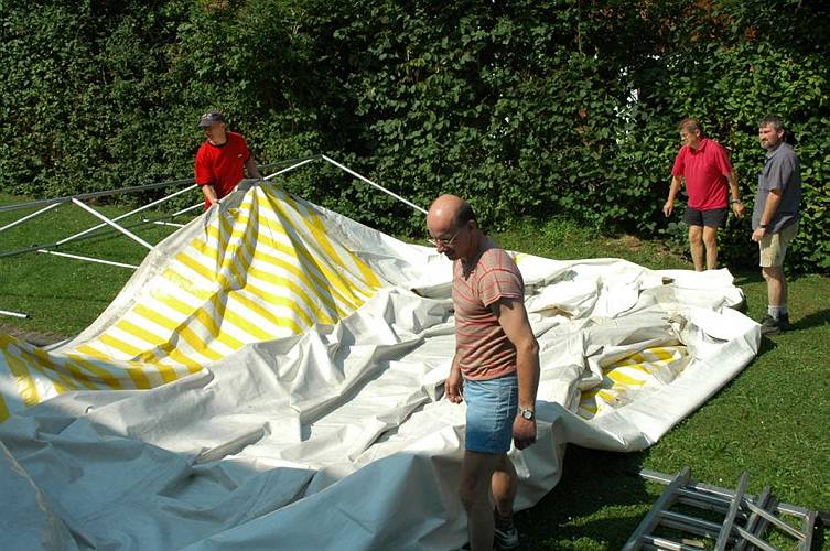 Die Vorbereitungen f�r das Gemeindehausfest